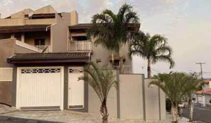 Sobrado à Venda no Bairro Cidade Jardim, Americana com 3 Quartos (1 Suíte) e Garagem.