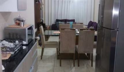 Casa à Venda no Jardim da Balsa II, Americana com 2 quartos e 2 vagas de garagem.
