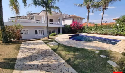 Casa à venda no Condominio Campos De Santo Antônio com 3 suites.