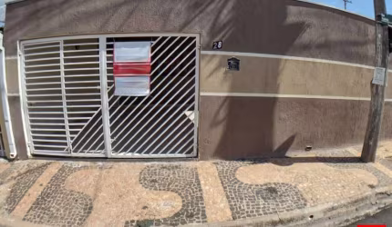 Casa à Venda na Vila Grego em Santa Bárbara d'Oeste com 2 quartos e 2 vagas de garagem.