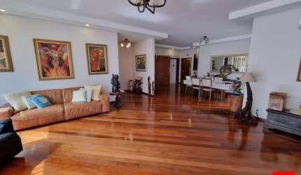 Casa à Venda no Jardim Panambi com 3 suítes e 3 vagas de garagem.