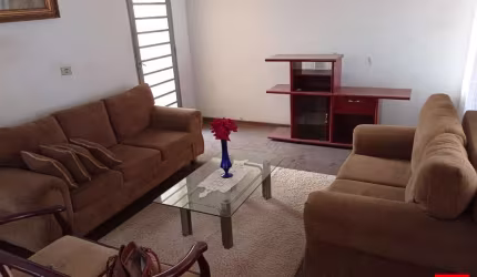 Casa à Venda na Vila Garrido em Santa Bárbara d'Oeste com 3 quartos e 2 vagas de garagem.