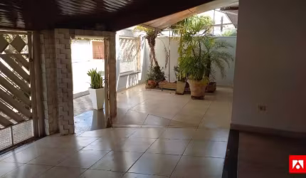 Casa à Venda no Planalto do Sol II em Santa Bárbara d'Oeste com 3 quartos (1 suíte) e 4 vagas de garagem.