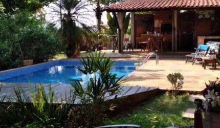 Chácara à venda no Riviera em Americana com 3 quartos (1 suíte) e piscina.