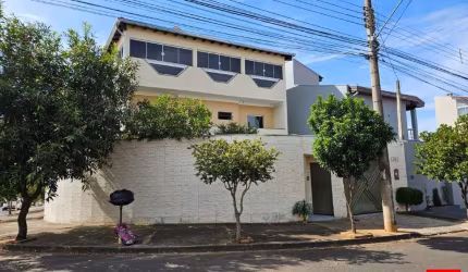 Casa à Venda no Jardim Laudissi em Santa Bárbara d'Oeste com 2 suítes e 2 vagas de garagem