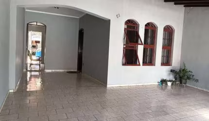 Casa à venda no Residencial Vale das Nogueiras em Americana com 2 quartos, sendo 1 banheiro social e 3 vagas de garagem
