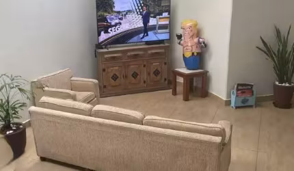 Casa à venda na Chácara Machadinho II em Americana com 4 quartos (6 suítes) e 6 vagas de garagem
