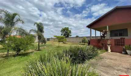 Chácara à venda no Bairro Gleba Califórnia em Santa Bárbara d'Oeste com 2 quartos, sendo 1 banheiro social e 1 vaga de garagem