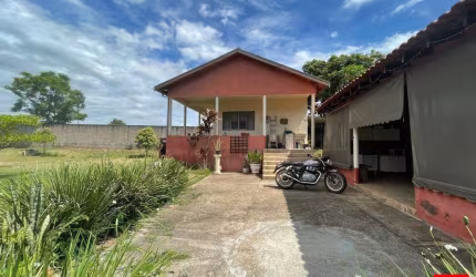 Chácara à venda no Bairro Gleba Califórnia em Santa Bárbara d'Oeste com 2 quartos, sendo 1 banheiro social e 1 vaga de garagem