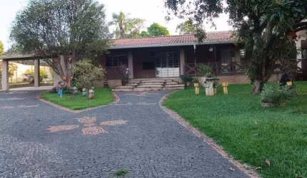 Chácara à venda no Condomínio Santa Júlia em Limeira com piscina.