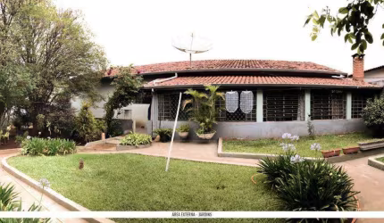 Casa à venda na Vila Grego em Santa Bárbara d'Oeste com 3 quartos (1 suíte) e 4 vagas de garagem