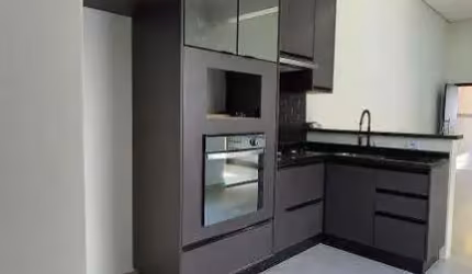 Casa à venda no Parque Universitário em Americana com 3 quartos (1 suíte) e 2 vagas de garagem