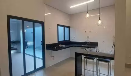 Casa à venda no Jardim São Francisco em Santa Bárbara d'Oeste com 2 quartos (1 suíte) e 2 vagas de garagem