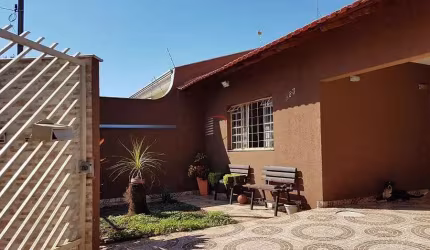 Casa com 3 dormitórios à venda, 180 m² por R$ 680.000,00 - Jardim Tókio - Londrina/PR