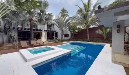 Casa de alto padrão á venda, 4  suítes, 5 vagas -  Jd. Bela Suiça, Londrina, PR
