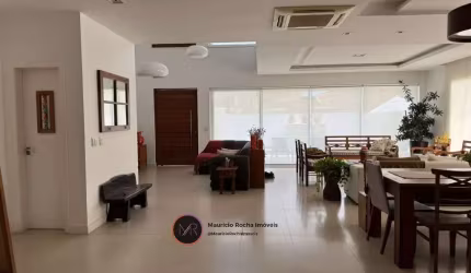 Luxuosa casa em condomínio à venda em Vargem Pequena, Rio de Janeiro-RJ. 5 quartos, 4 suítes, 5 salas, 5 banheiros, 1 vaga, 336m².