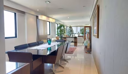 Apartamento para venda tem 270 metros quadrados com 4 quartos