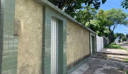 ** GRANDE OPORTUNIDADE** Casa residência ou comércio por um valor imperdível: 700 mil (MENOR VALOR!)