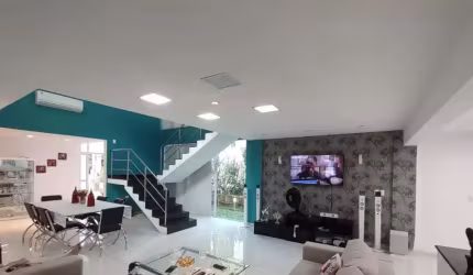 linda casa em codominio fechado