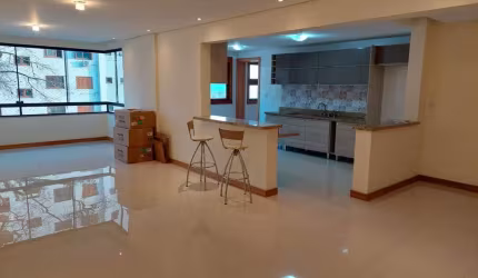 Apartamento com 3 dormitórios e 3 vagas na Rua Gramado em Dois Irmãos