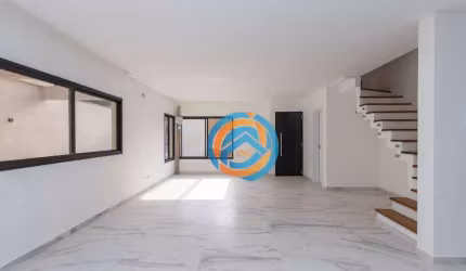 Casa frente rua com 3 quartos à venda, 145 m² por R$ 946.000 - Uberaba - Curitiba/PR