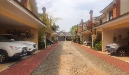 Condomínio com 4 quartos à venda em Granja Julieta - SP