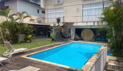 Sobrado com 4 quartos à venda em Chácara Monte Alegre - SP