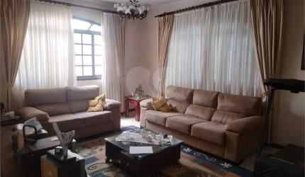Casa térrea com 3 quartos à venda em Jardim Das Imbuias - SP