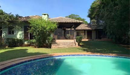 Casa térrea com 3 quartos à venda em Interlagos - SP