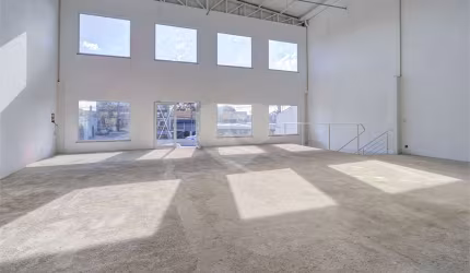 Prédio inteiro à venda ou para locação em Santo Amaro - SP