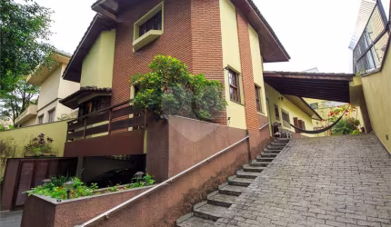 Casa térrea com 4 quartos à venda em Jardim Marajoara - SP