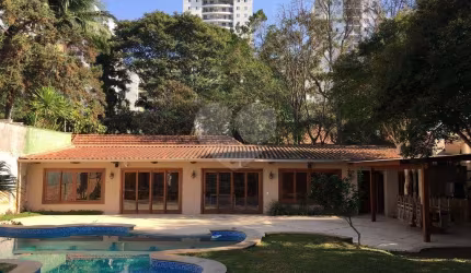 Sobrado com 4 quartos à venda ou para locação em Santo Amaro - SP