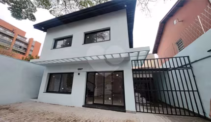 Sobrado com 4 quartos para locação em Santo Amaro - SP