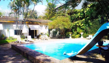 Casa térrea com 4 quartos à venda em Jardim Cordeiro - SP