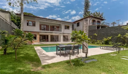 Sobrado com 5 quartos à venda em Jardim Cordeiro - SP