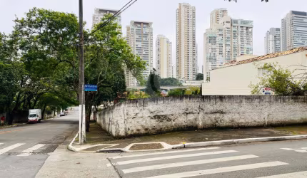 Terreno à venda em Campo Belo - SP