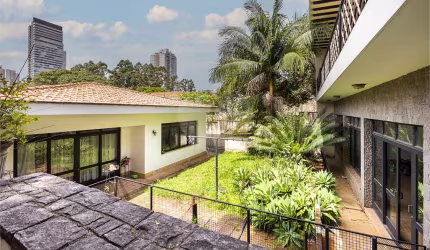 Casa térrea com 4 quartos à venda em Campo Belo - SP