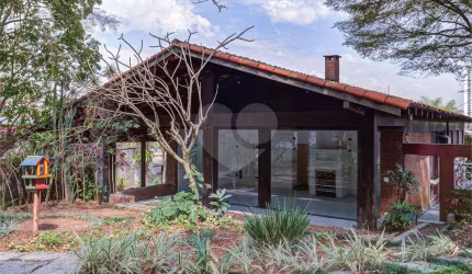 Casa térrea com 5 quartos à venda ou para locação em Jardim Marajoara - SP