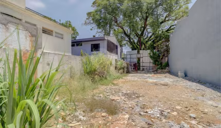 Terreno à venda em Moema - SP
