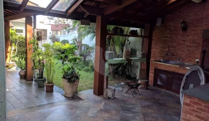 Sobrado com 5 quartos à venda ou para locação em Jardim Marajoara - SP