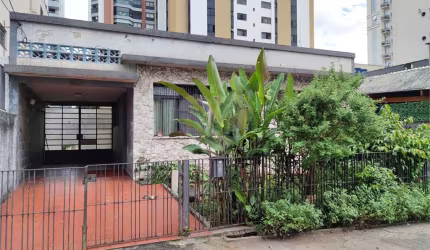 Casa térrea com 3 quartos à venda ou para locação em Indianópolis - SP
