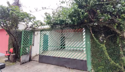Casa térrea com 2 quartos para locação em Cidade Monções - SP