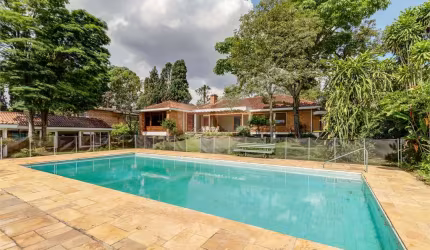 Casa térrea com 4 quartos à venda em Chácara Monte Alegre - SP