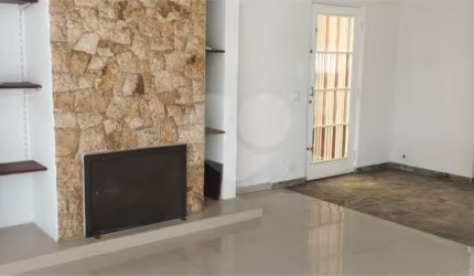 Casa térrea com 3 quartos à venda em Vila Anhangüera - SP