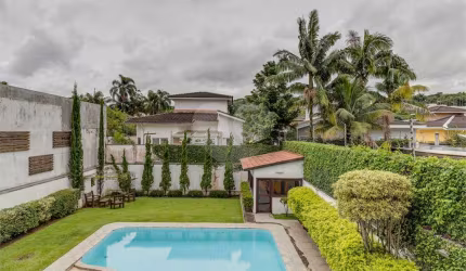 Sobrado com 5 quartos à venda em Jardim Cordeiro - SP