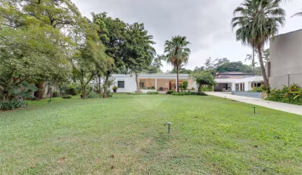 Casa térrea com 4 quartos à venda em Santo Amaro - SP