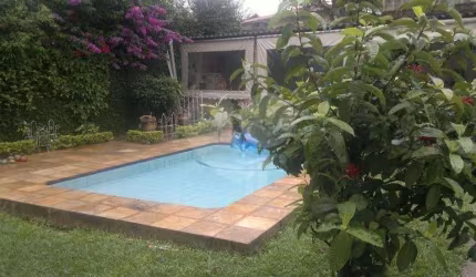Sobrado com 4 quartos à venda ou para locação em Interlagos - SP