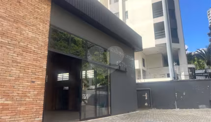 Prédio inteiro à venda em Vila Suzana - SP