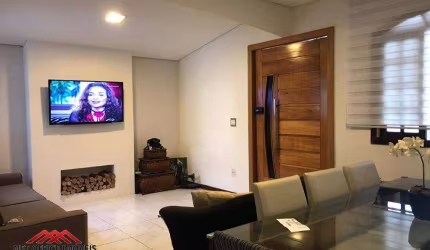 Casa com 3 dormitórios à venda por R$ 700.000,00 - Bosque dos Eucaliptos - São José dos Campos/SP