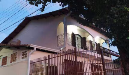 Casa com 3 dormitórios à venda por R$ 800.000,00 - Vila Tesouro - São José dos Campos/SP
